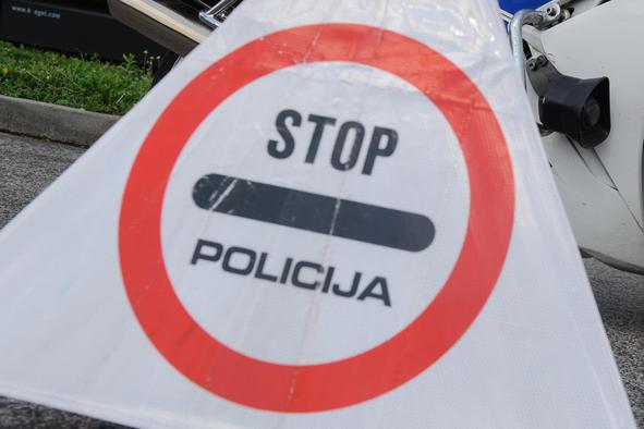 Prometna nesreča za nekaj časa ustavila promet na štajerski avtocesti