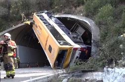Dramatična nesreča avtobusa: pred predorom ga je zavrtelo #video