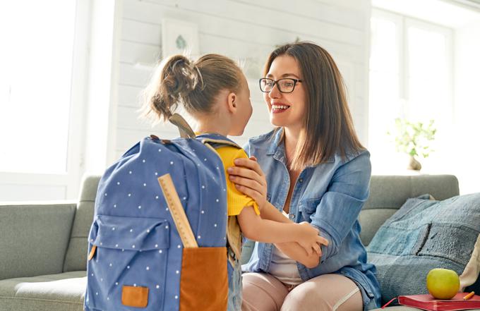 Za vrnitev v vrtec in šolske klopi bodo otroci potrebovali nove šolske torbe in nahrbtnike, šolske copate in potrebščine. | Foto: Shutterstock