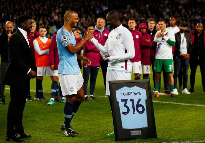 V sredo se je od navijačev Cityja na zadnji tekmi na Etihadu poslovil dolgoletni član sinjemodrih Yaya Toure.  | Foto: Reuters