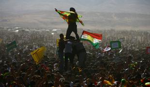 Kurdska stranka PKK napovedala razpustitev in konec oboroženega boja