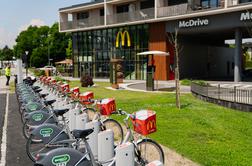 Ob odprtju novega postajališča BicikeLJ napovedali pilotni projekt zelene patrulje v središču mesta