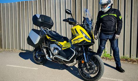 Zanimiva dilema: je to skuter ali motocikel? #foto