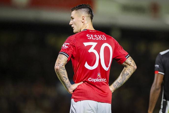 Grimsby Town Manchester United Benjamin Šeško | Benjamin Šeško je krstno sezono v angleškem ligaškem pokalu neslavno končal s porazom pri četrtoligašu. | Foto Guliverimage