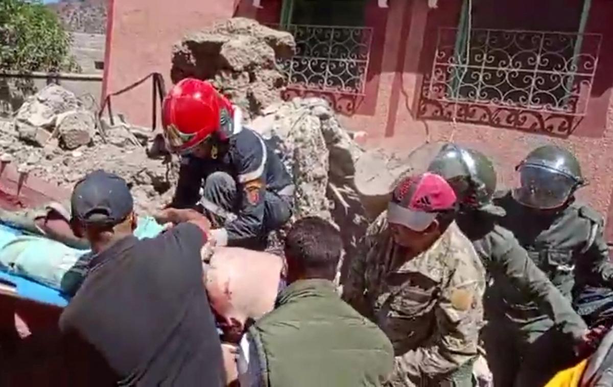 potres, Maroko | V katastrofalnem potresu, ki je pozno v petek prizadel Maroko, je po zadnjih podatkih maroških oblasti umrlo več kot 2.100 ljudi, pomoč jih potrebuje več kot 300 tisoč. Potres je izbrisal celotne vasi v gorovju Atlas, hudo je bil prizadet tudi Marakeš. | Foto Reuters