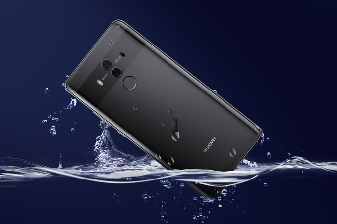 Huawei Mate 10 Pro je pravzaprav prvi vrhunski pametni telefon znamke Huawei, ki lahko pade v vodo in brez posledic deluje še naprej.  | Foto: Huawei Mobile