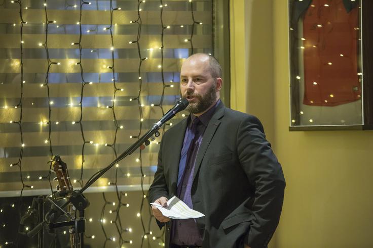 Jernej Osterman, generalni direktor Austria Trend Hotela, je znesek predal Zvezi prijateljev mladine Ljubljana Moste - Polje. | Foto: Austria Trend Hotel