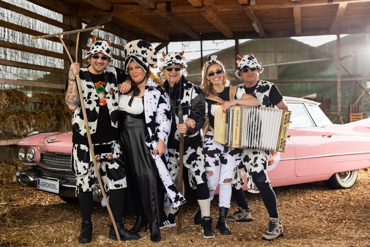 "Že od malega poznamo njihove komade. Kdo jih ne? Agropop ni nekaj, kar igraš ali poješ. To čutiš," so o pridružitvi skupini Agropop povedali novi člani. | Foto: Rok Deželak