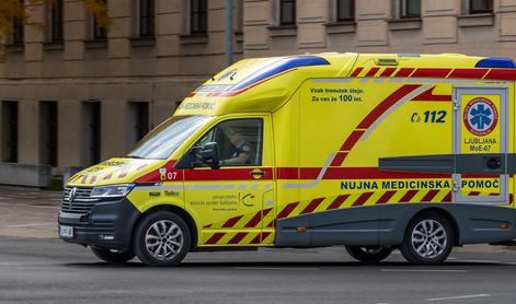 Iz državnega zbora z rešilcem odpeljali enega od poslancev