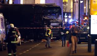 Berlin: s tovornjakom zapeljal v množico. 12 mrtvih, 50 ranjenih. #video #foto
