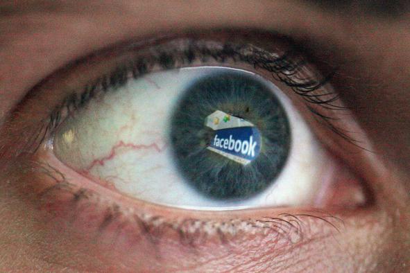 Udarna izpoved zaposlene pri Facebooku: "Po rokah imam kri"