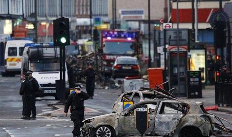 Britanska policija s pomočjo pametnih telefonov preiskuje lanske nerede