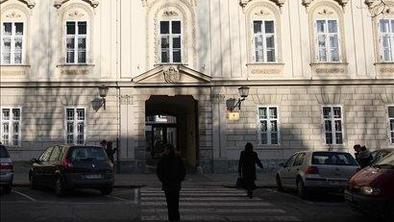 Mariborska nadškofija v ozadju lastništva Luke Zadar