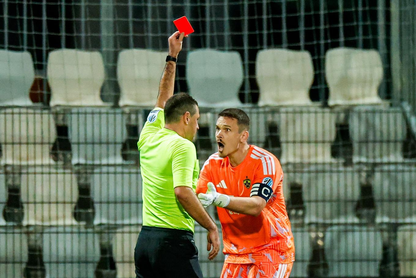 Maribor na Bonifiki: neumnost, rdeči kartoni in potop, kot ga še ni bilo