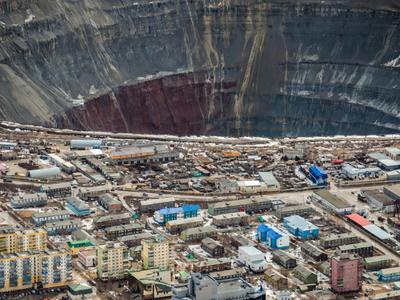 Rusija bo v Ukrajini izkopala ogromno luknjo. Je bil to del načrta?
