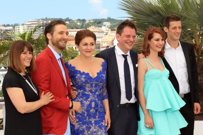 Dalibor Matanić (tretji z desne) na premieri filma Zenit (Zvizdan) na filmskem festivalu v Cannesu. | Foto: Guliverimage