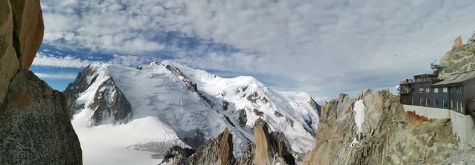 Pogled na Mont Blanc z razgledne točke Aiguille du Midi nad francoskim smučarskim središčem Chamonix | Foto: Srdjan Cvjetović