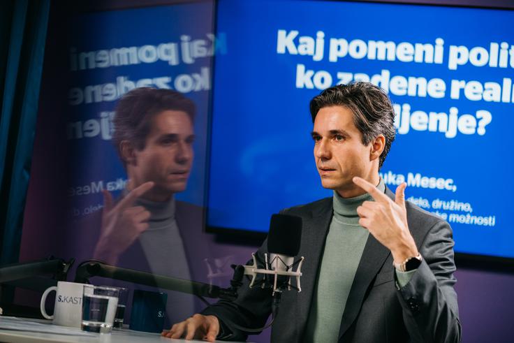 Mesec tudi izpostavi razliko med Puščo, kjer so Romi lastniki svojih domov, in jugovzhodno Slovenijo, kjer so naselja brez urejenih lastninskih razmerij in osnovne infrastrukture.  | Foto: Jan Lukanović