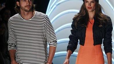 Ashton in Alessandra skupaj na modni brvi 