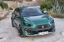 Renault clio in potovanje na Hvar: zbrali smo deset poudarkov prodajnega kralja Slovenije