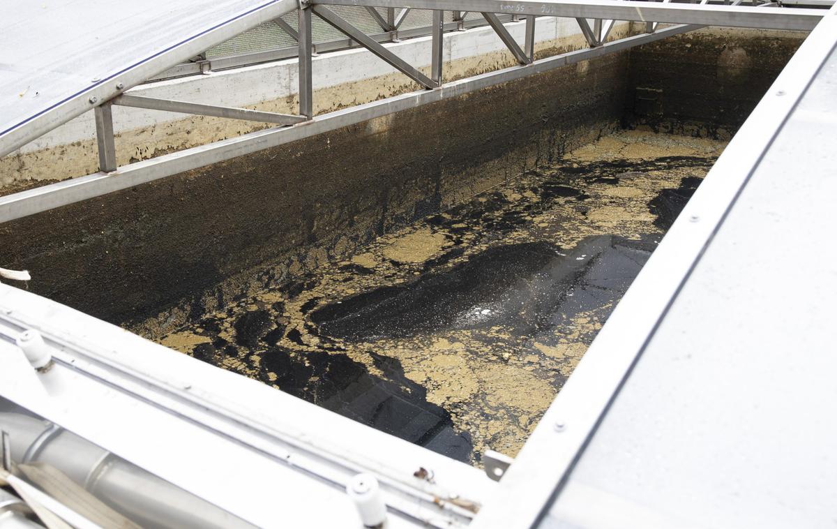 odlagališče odpadkov, Odprtje saniranega zaprtega odlagališča Rakovnik | Glede prihodnosti območja pa je župan dejal, da bi lahko to po zaključeni sanaciji postalo "lepa pohodniška pot". "To je bila delno že v preteklosti, tako da mislim, da bodo ljudje lahko opazili ogromno razliko, ki je nastala s to sanacijo," je dodal. | Foto Katja Kodba/STA