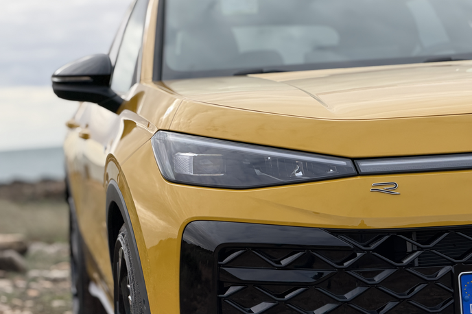 Volkswagen T-roc | Na samem vrhu avtomobilske prodaje v Sloveniji ni sprememb - vodi Volkswagen pred Škodo in Renaultom. | Foto Gregor Pavšič