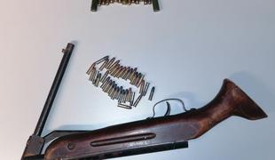 Novomeški policisti zasegli puško in več nabojev