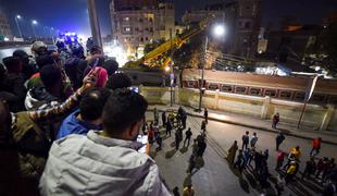 Prevozil znak stop. V iztirjenju vlaka v Egiptu smrtne žrtve, več poškodovanih. #foto