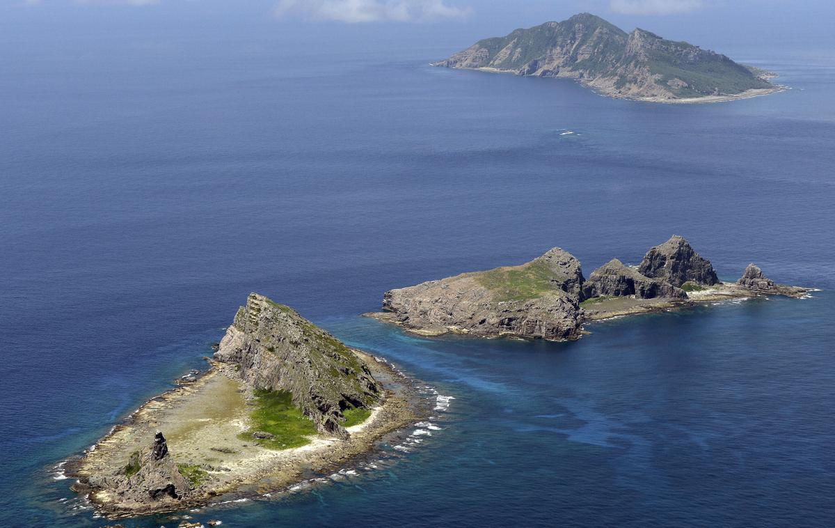 Senkaku Islands | Kitajski ladji sta se v Vzhodnokitajskem morju približali skupini spornih otokov, s katerimi upravlja Japonska. | Foto Reuters