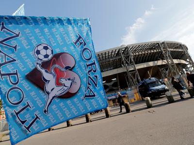 V Neaplju spor o stadionu. Predsednik bi ga najraje porušil.