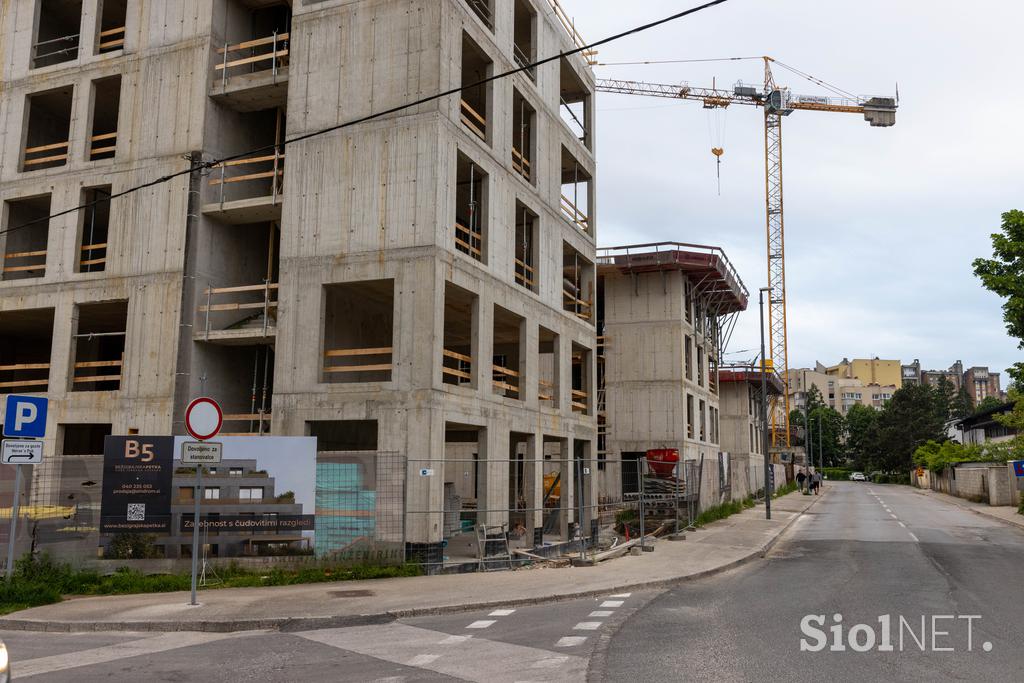 Bežigrajska petka, gradnja maj