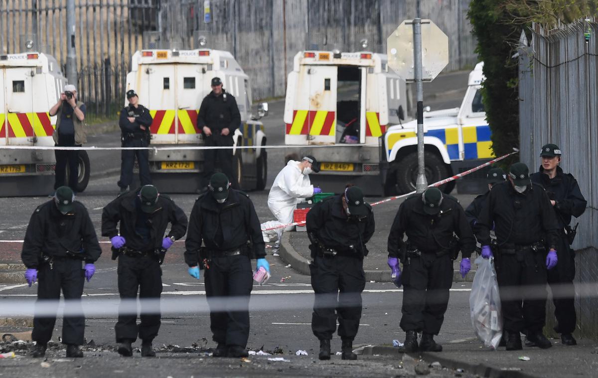 Severna Irska | Preiskovalci streljanje obravnavajo kot teroristični incident in sumijo, da je povezano z Novo irsko republikansko armado (Nova Ira). | Foto Reuters