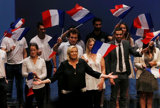 Do francoskih predsedniških volitev je še slabo leto. Le Penovi se tako kot leta 2017 nasmiha drugi krog, a vprašanje je, kaj se bo zgodilo, če bo res kandidiral tudi nekdanji načelnik generalštaba oboroženih sil, general Pierre de Villiers.  | Foto: Reuters