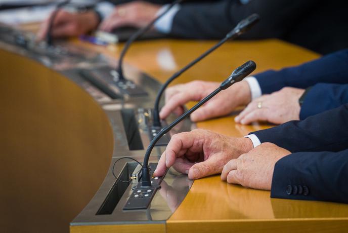DZ za 11. oktober razpisal tri posvetovalne referendume
