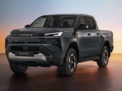 Toyota hilux: marsikaj se spreminja, hibrid v prvi plan, za posebne naloge tudi elektrika
