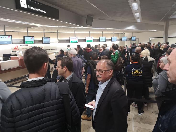 Incident v Frankfurtu je povzročil (dodatno) gnečo tudi na drugih evropskih letališčih. Naš kolega Gregor Pavšič jo je občutil na letališču v Zürichu. | Foto: Gregor Pavšič