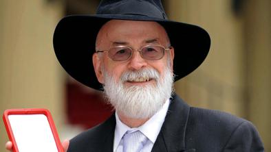 Umrl je mojster fantastike Terry Pratchett 