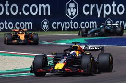 V živo: Verstappen imel veliko prednostjo, a je zdaj varnostni avto premešal karte