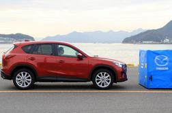 Mazda CX-5 v mestna središča z varnostnim sistemom SCBS