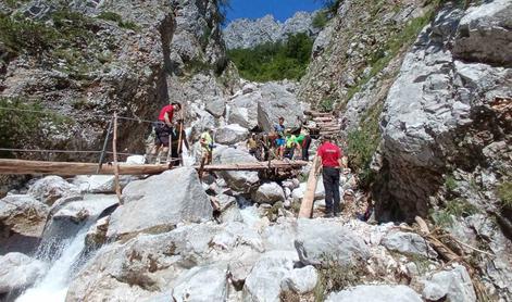 Pot na Okrešelj že odprta, tri po plazovih ostajajo zaprte