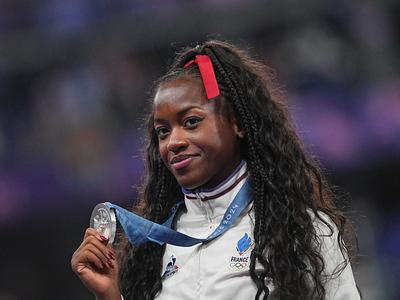 Olimpijski podprvakinji Samba-Mayeli grozi prepoved nastopanja