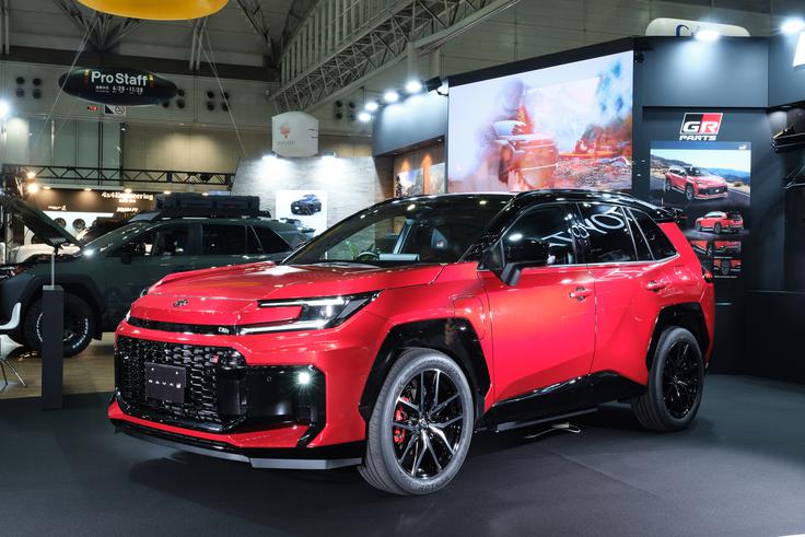 Za Toyoto bo ena ključnih novosti leta nova generacija športnega terenca RAV4. | Foto: Toyota