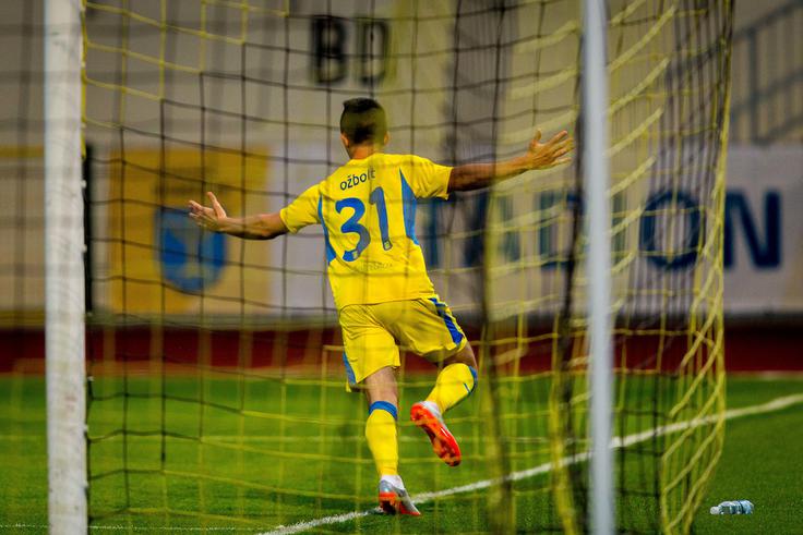Dva gola Alena Ožbolta nista bila dovolj za zmago. | Foto: Žiga Zupan/Sportida