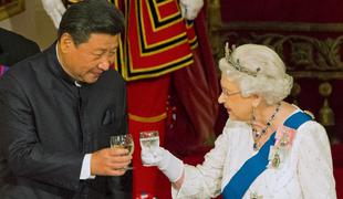 Kitajci kraljici hoteli podtakniti vohuna?