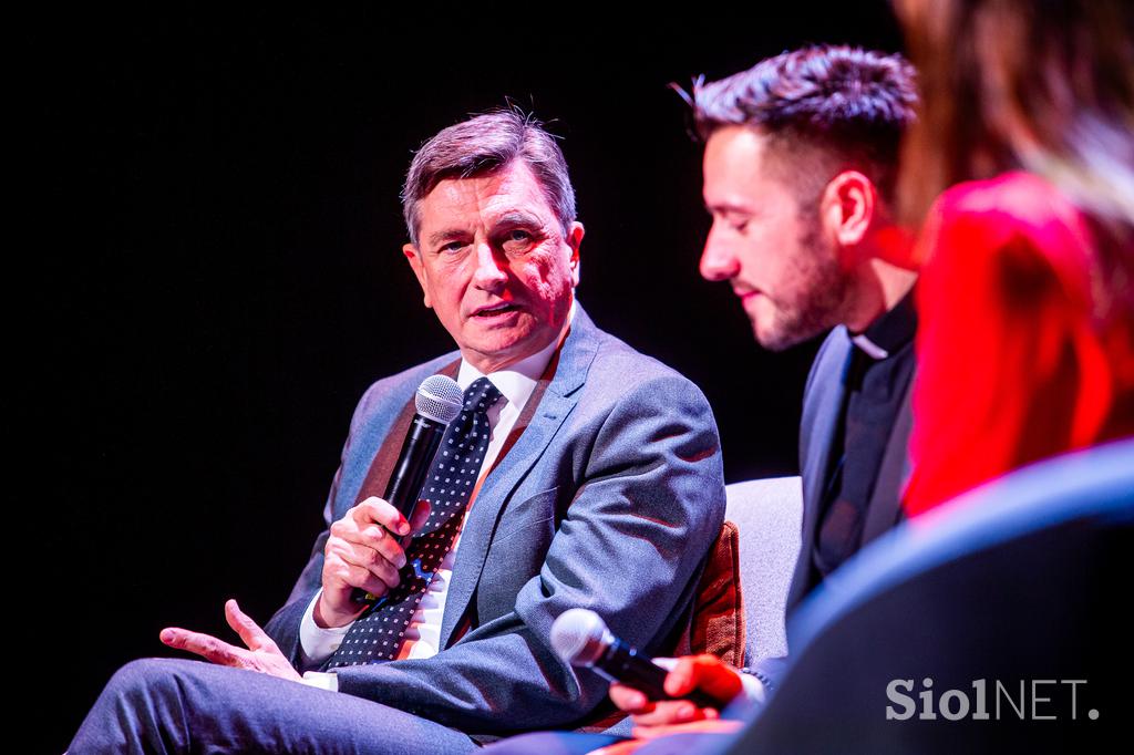 Dobrodelni večer Martin Golob Borut Pahor