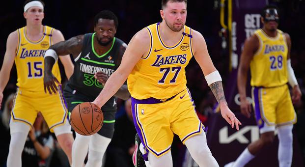 V živo: udarec za LA Lakers, Dončić v hudih bolečinah odkorakal v garderobo