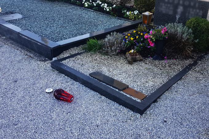"Svoje delo v JKP Žalec opravljamo na izredno pieteten način, a žal so med obiskovalci pokopališča tudi posamezniki, ki jim niso sveti niti grobovi," so pojasnili pri JKP.  | Foto: Matic Tomšič