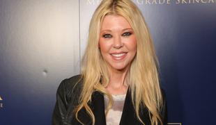 Igralko Taro Reid iz hotela odpeljali z reševalnim vozilom #video