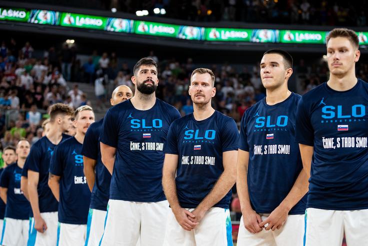 Slovenska reprezentanca je osmoljencu Vlatku Čančarju zaželela čimprejšnje okrevanje in mu sporočila: "Čane, s tabo smo!" | Foto: Matic Klanšek Velej/Sportida
