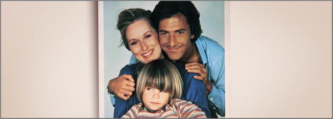 Čustvena drama Roberta Bentona o očetu (Dustin Hoffman), ki prevzame skrb za sina po tem, ko ga zapusti gospodinjenja in materinstva naveličana žena (Meryl Streep). Zgodba se zaostri, ko se ta pojavi z zahtevo za skrbništvo nad dečkom. Prejemnik oskarjev za najboljši film, režijo, prirejen scenarij, glavnega igralca in stransko igralko. • V nedeljo, 19. 5., ob 5.20 na TV 1000.*

 | Foto: 